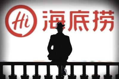他不是為了海底撈在奮斗，他是為了吧臺的小姑娘在奮斗
