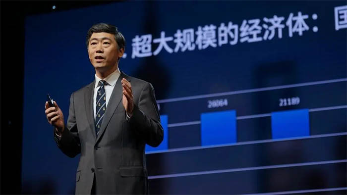 李稻葵：穩(wěn)增長需要“三箭齊發(fā)”