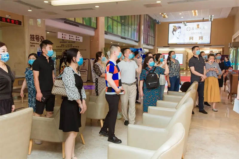 全國醫(yī)療行業(yè)職業(yè)院長EMBA班到青島蓮池婦嬰醫(yī)院交流